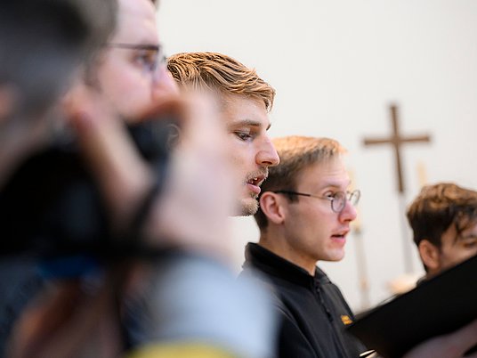 Kammerchor beim proben in der Trinitatiskirche.