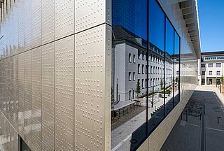Neubau Fassade des Neubaus in der Dagobertstraße