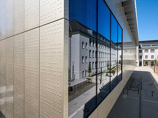 Neubau Fassade des Neubaus in der Dagobertstraße
