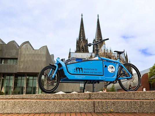 Lastenfahrrad PopUp vor dem Kölner Dom