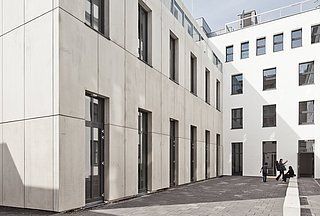 Zeigt den Innenhof vom Standort Aachen.