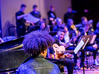 Bigband der Hochschule bei einer Aufführung.