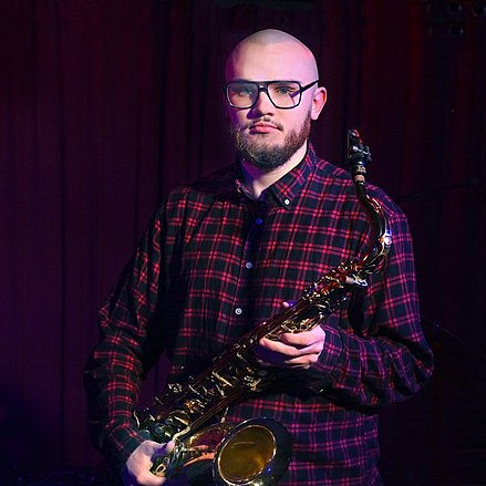 Clemens Köhler Person mit einem Saxophon