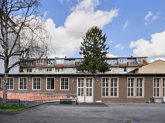 Aussenansicht des Gebäudes des Studiotheater der Tanzabteilung.
