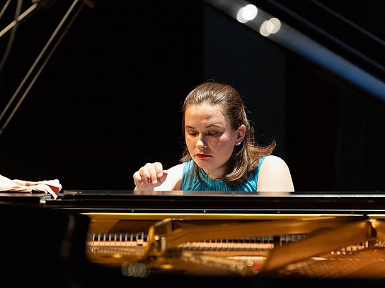 Anna Linkova am Klavier