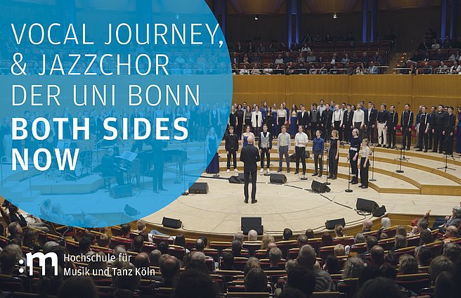 Chor mit Dirigent auf der Bühne