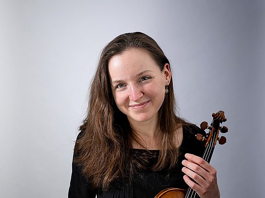 Person mit Violine