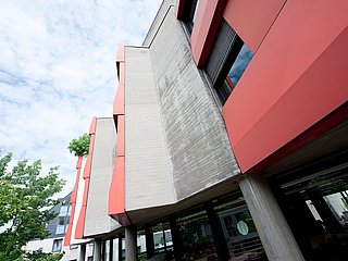 Aussenansicht des Hochschulgebäudes am Standort Köln.