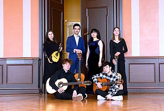 Gruppe mit Instrumenten