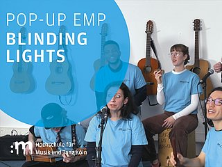 Titelbild mit musizierenden Studierenden